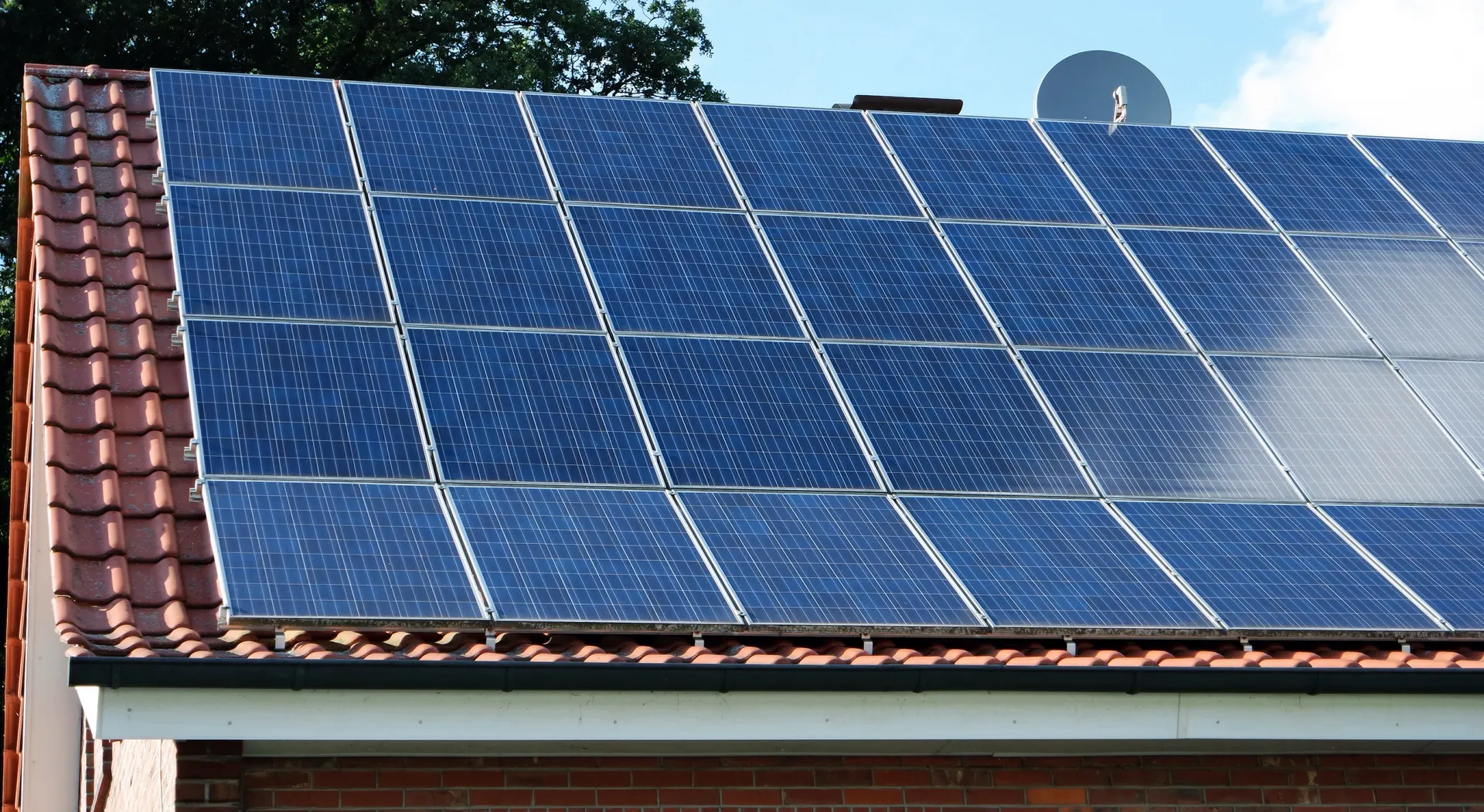 Photovoltaikanlage auf Hausdach - Xolartec